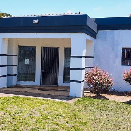 Sweet Home39 Guest House Summerstrand Port Elizabeth Dış mekan fotoğraf